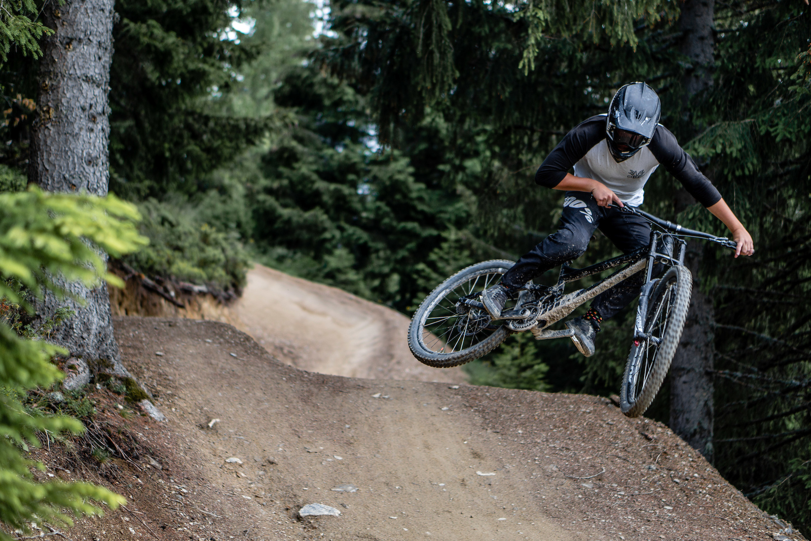 Les Gets Bike park providing the goods.

IG: @georgeclarkphoto_