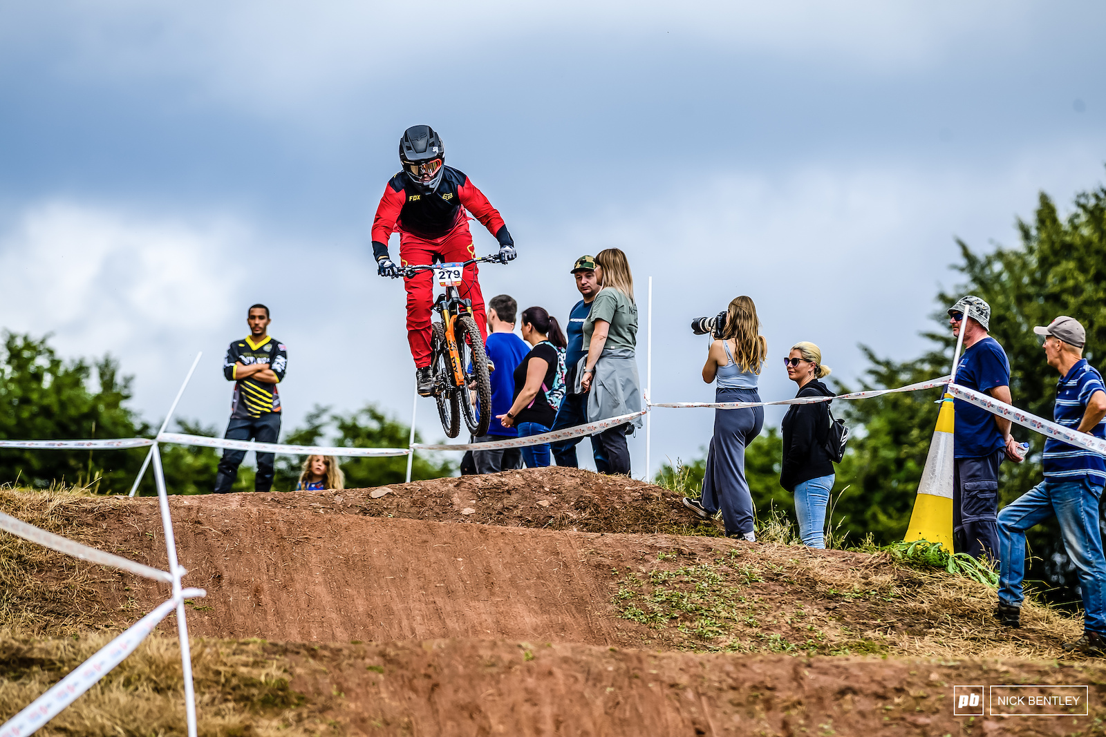A tough weekend for Dave Richardson this weekend with a big crash in the second corner in the veteran men s final pouting Dave out of contention this year.