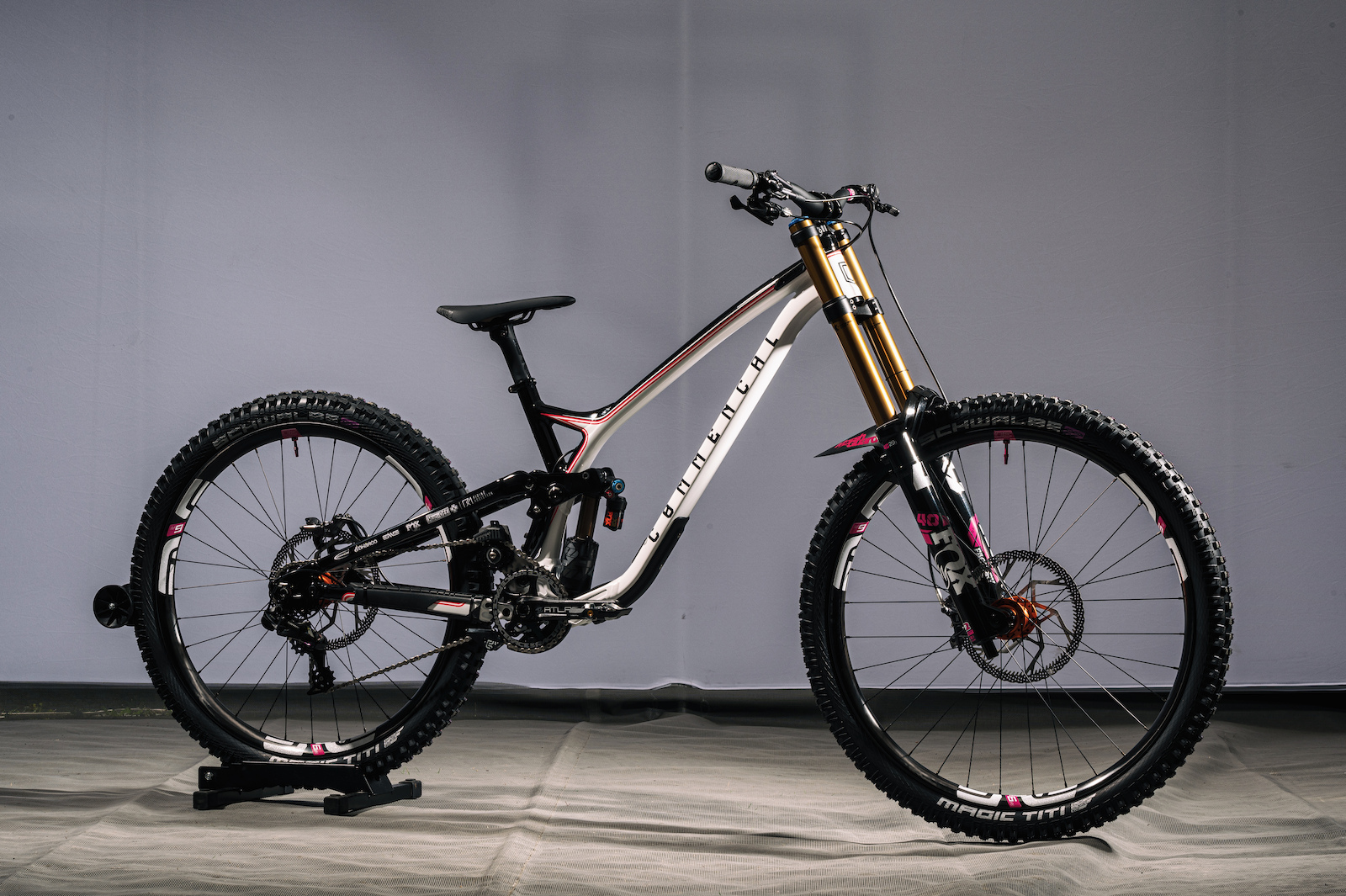 7 Custom World Champs Commencal Supremes - Pinkbike