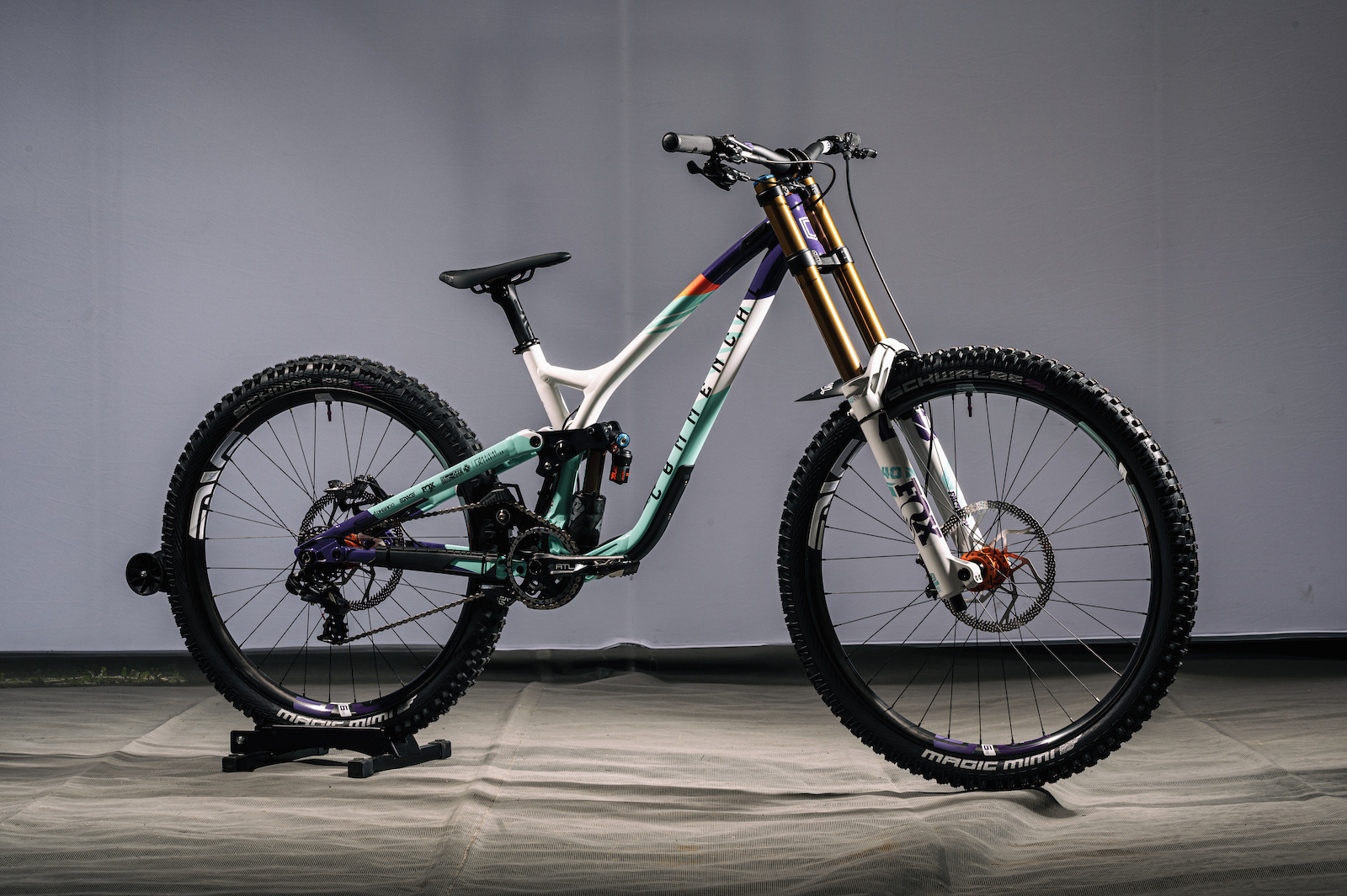 7 Custom World Champs Commencal Supremes - Pinkbike