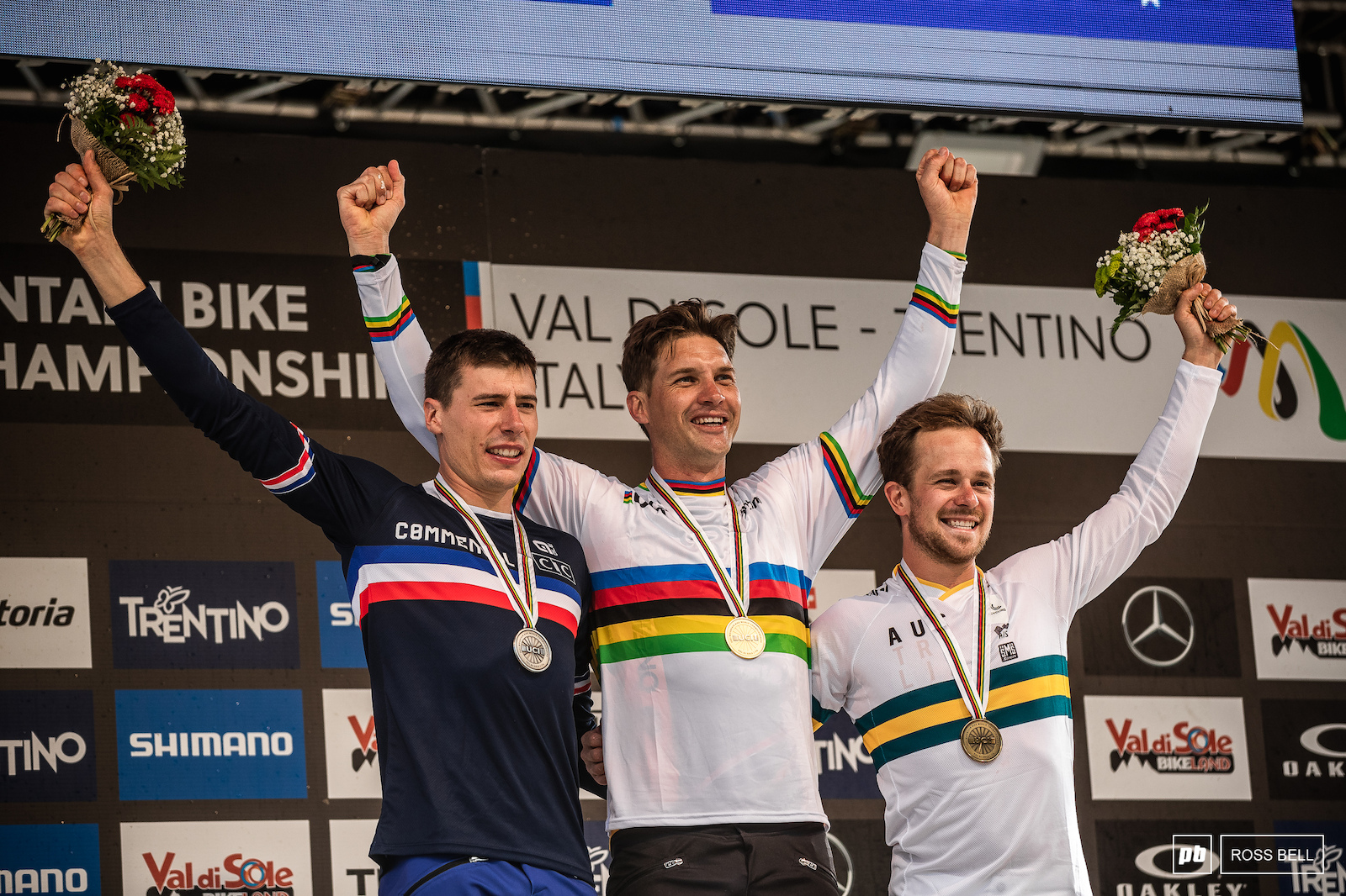 Your top 3 elite men 1st Greg Minnaar 2nd Benoit Coulanges 3rd Troy Brosnan.