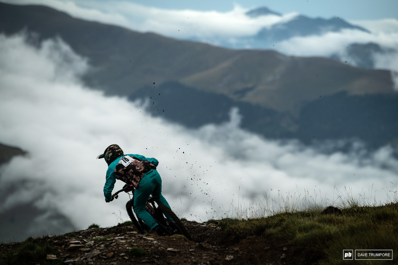 Iago Garay above the clouds on stage 1