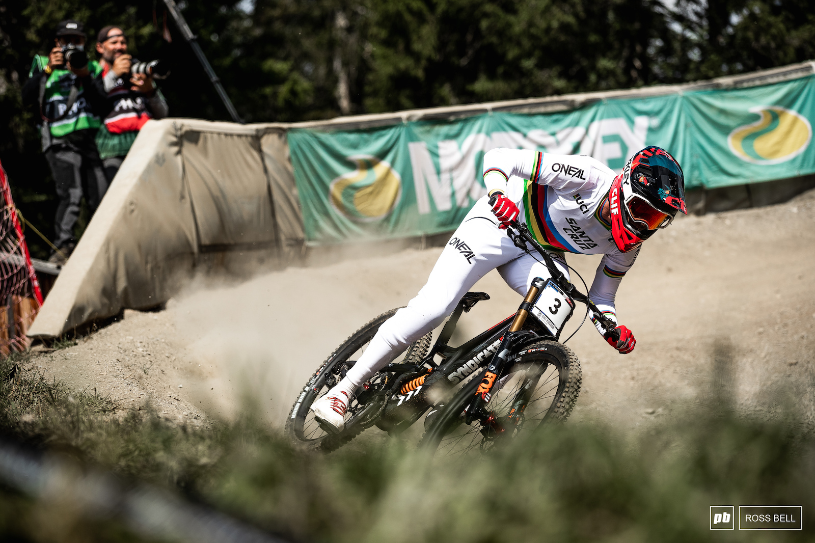 Greg Minnaar gives those fresh rainbow stripes a race run unfortunately it wasn t Greg s day and he ended up 19th.