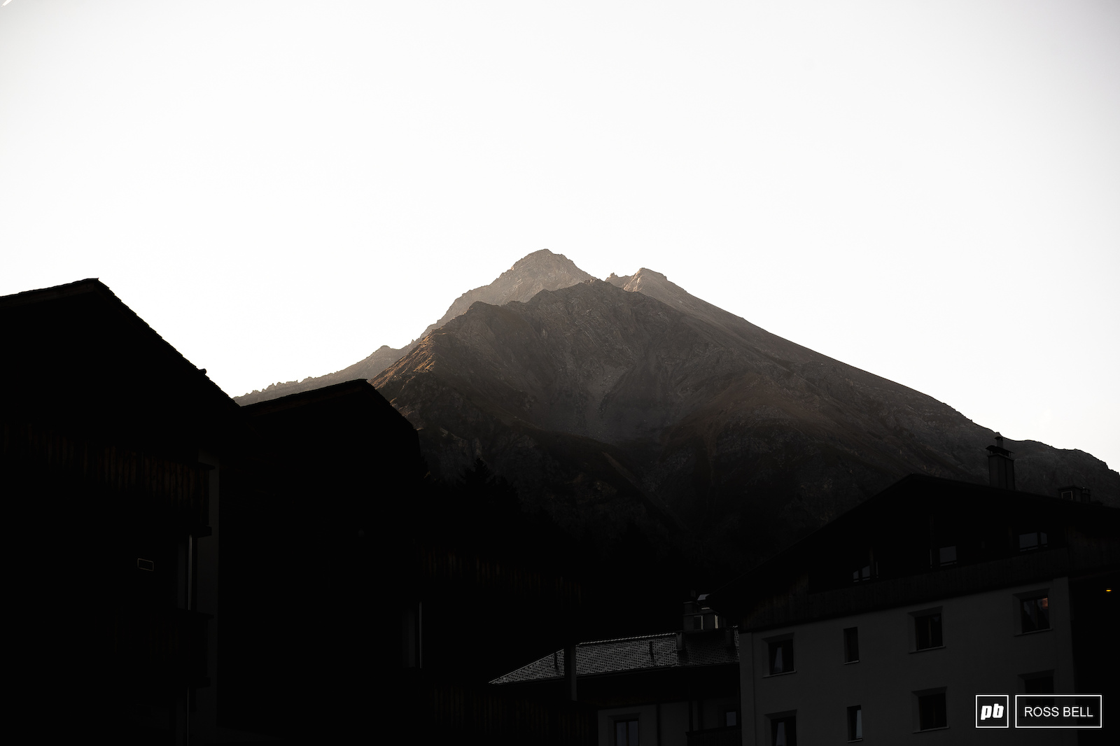 The sun beginning to slowly sink into the valleys around Lenzerheide.