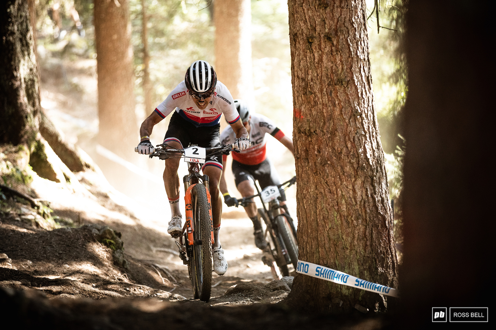 Ondrej Cink and Titouan Carod do battle mid way through the race.