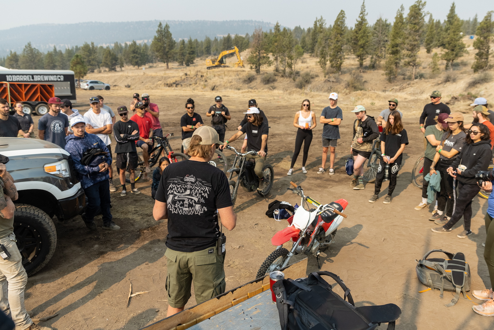 Riders meeting - Johnny pay attention and stop looking at E-Boy s new shoes.