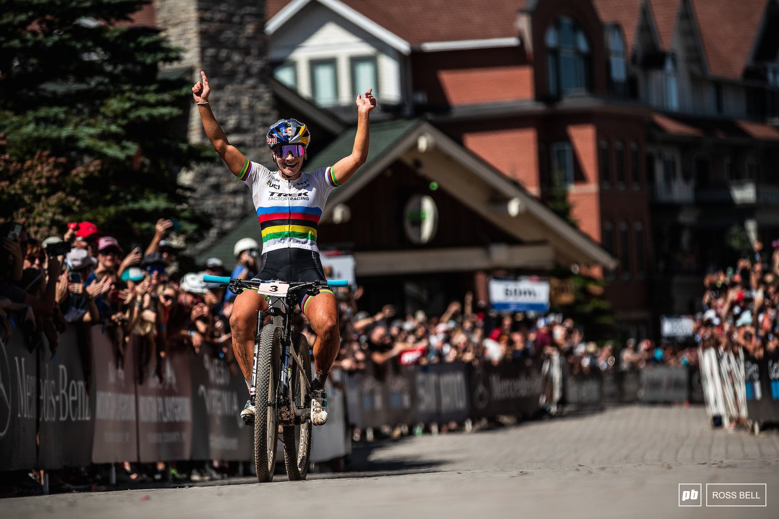 Evie Richards takes the World Champs stripes and then back it up with two World Cup wins.