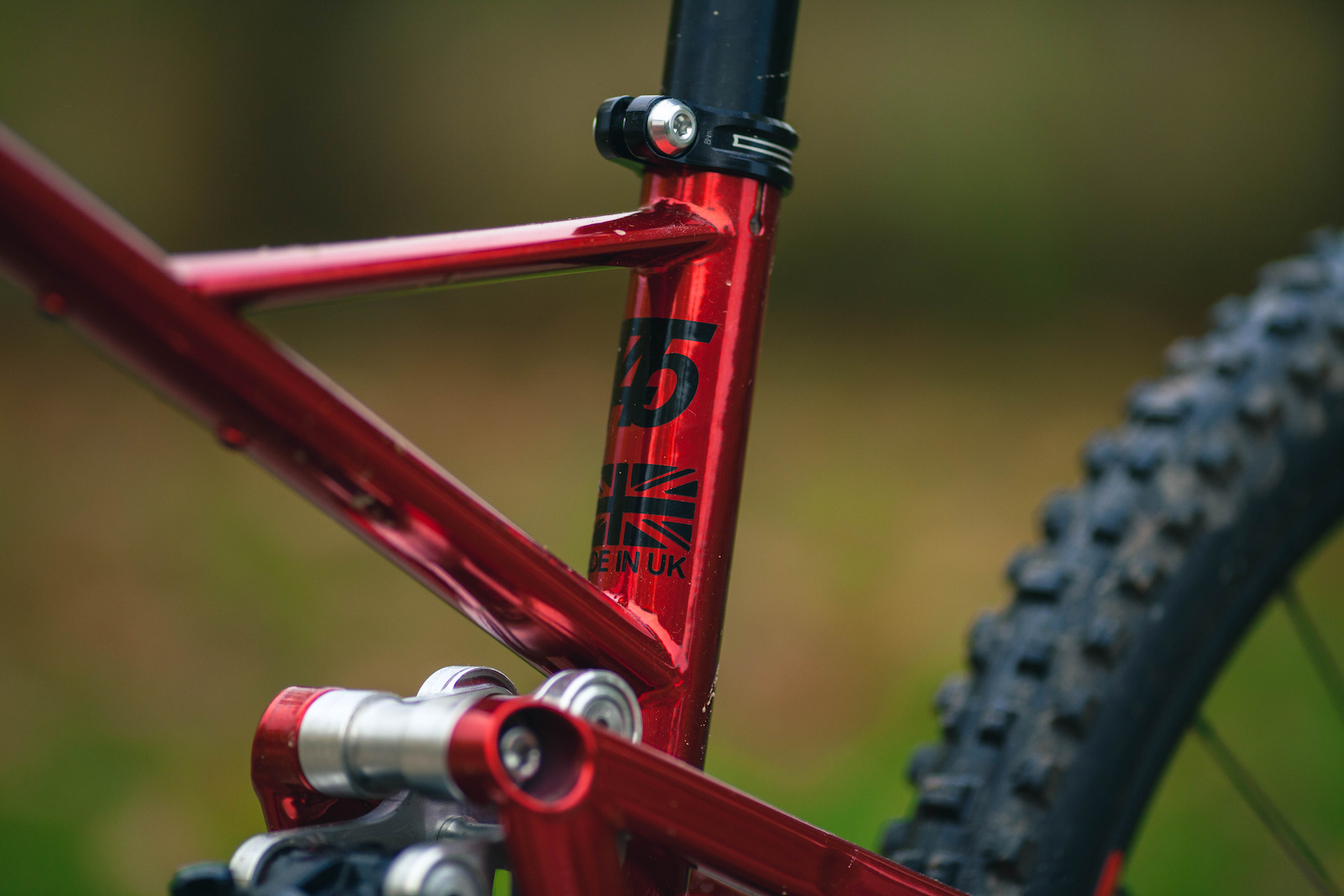 Rå-Bikes
Introducing the .12
the latest addition to the Rå stable. A 165mm rear 180mm front 29er built to take the hits and call the shots with a 3.13 - 1.99 progressive leverage ratio.
.
Vital stats-
64° head angle 78.5° seat angle, 30mm BB drop, 435mm chainstays

www.ra-bikes.com