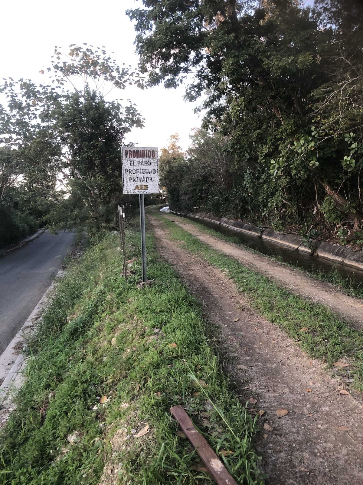 Just after the gate at the south entrance of the trail, the sign indicates "No Trespassing.  Private Property".  (Not an exact translation)