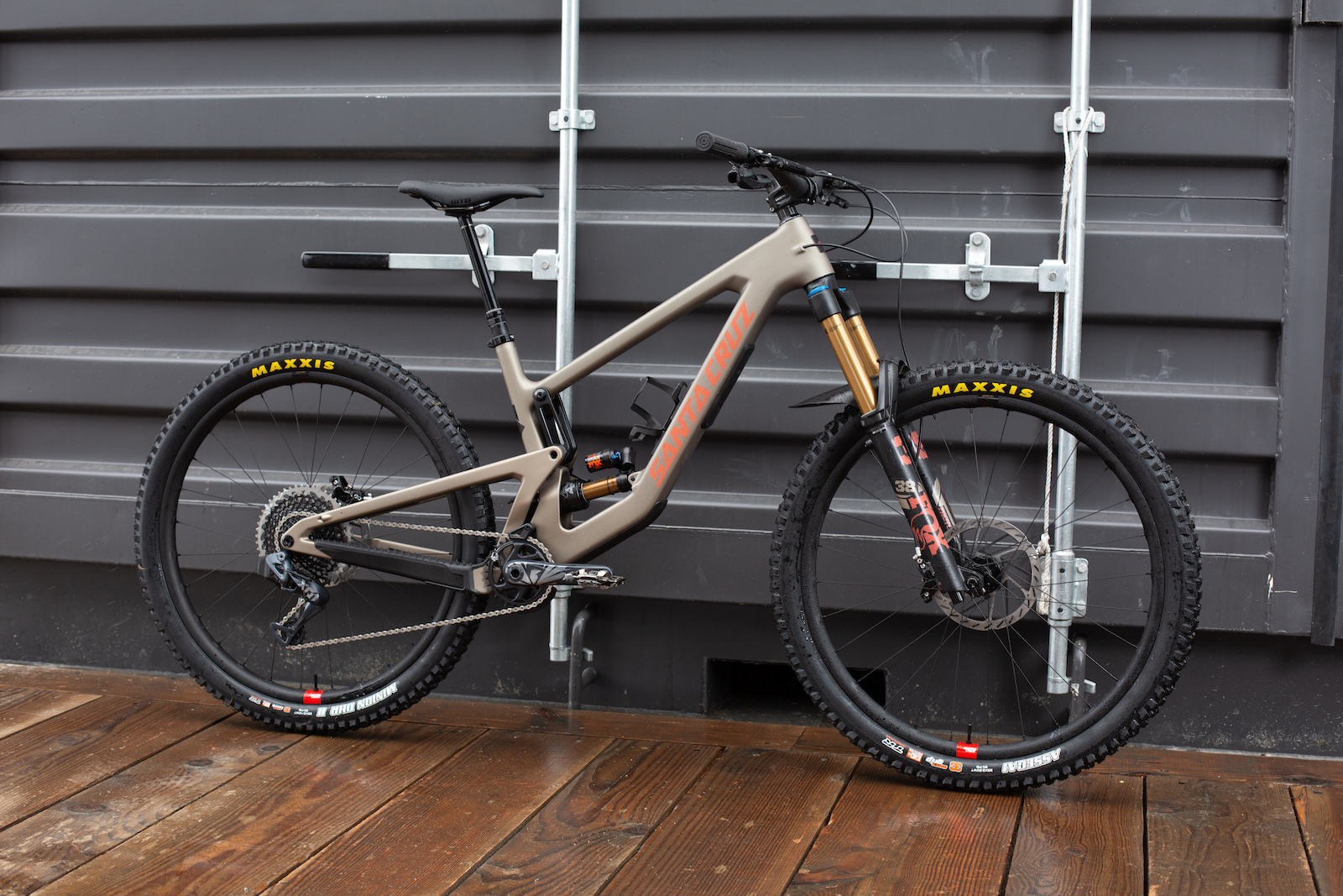 New Santa Cruz Nomad CC X01 AXS RSV 2023 first ride review - Is this the  end of freeriding?