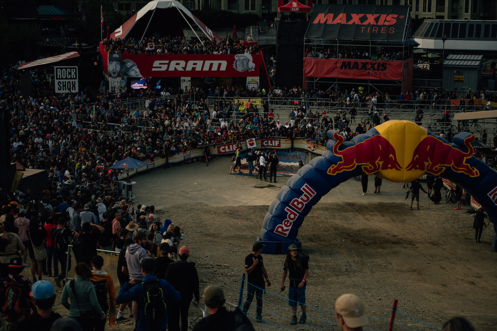 レビューで送料無料】 【カナダ ウィスラークランクワークス】RedBull