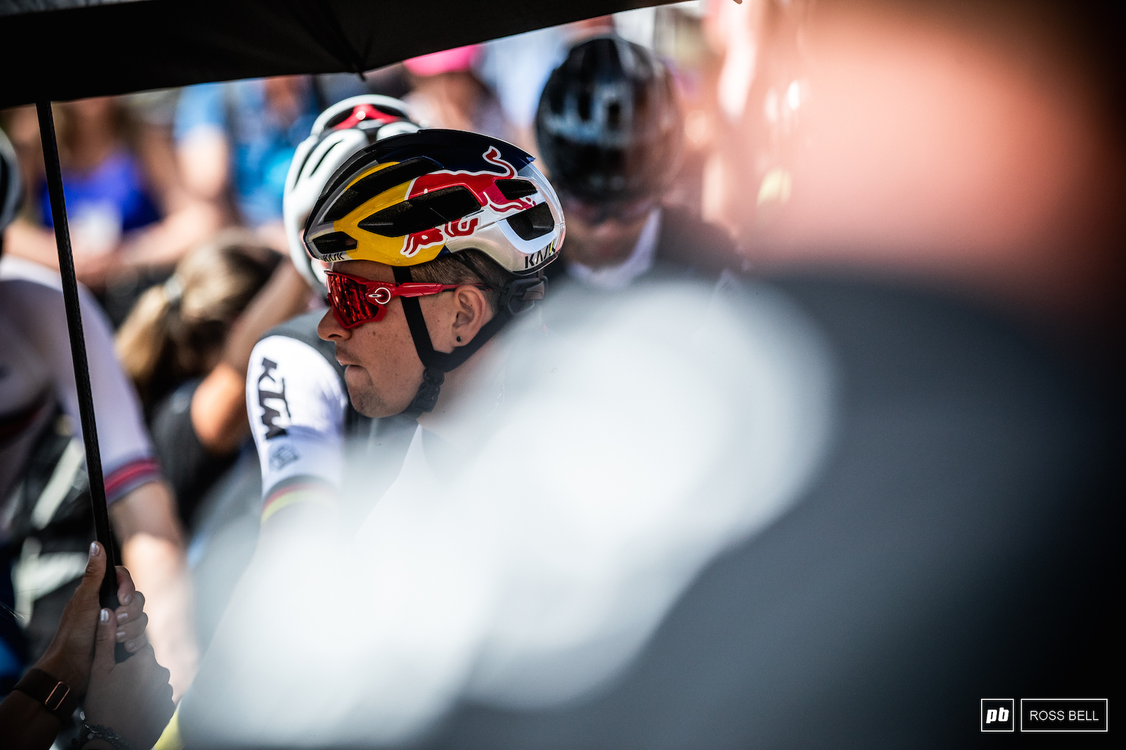 Tom Pidcock had to battle hard through the pack to get in contention at the front.