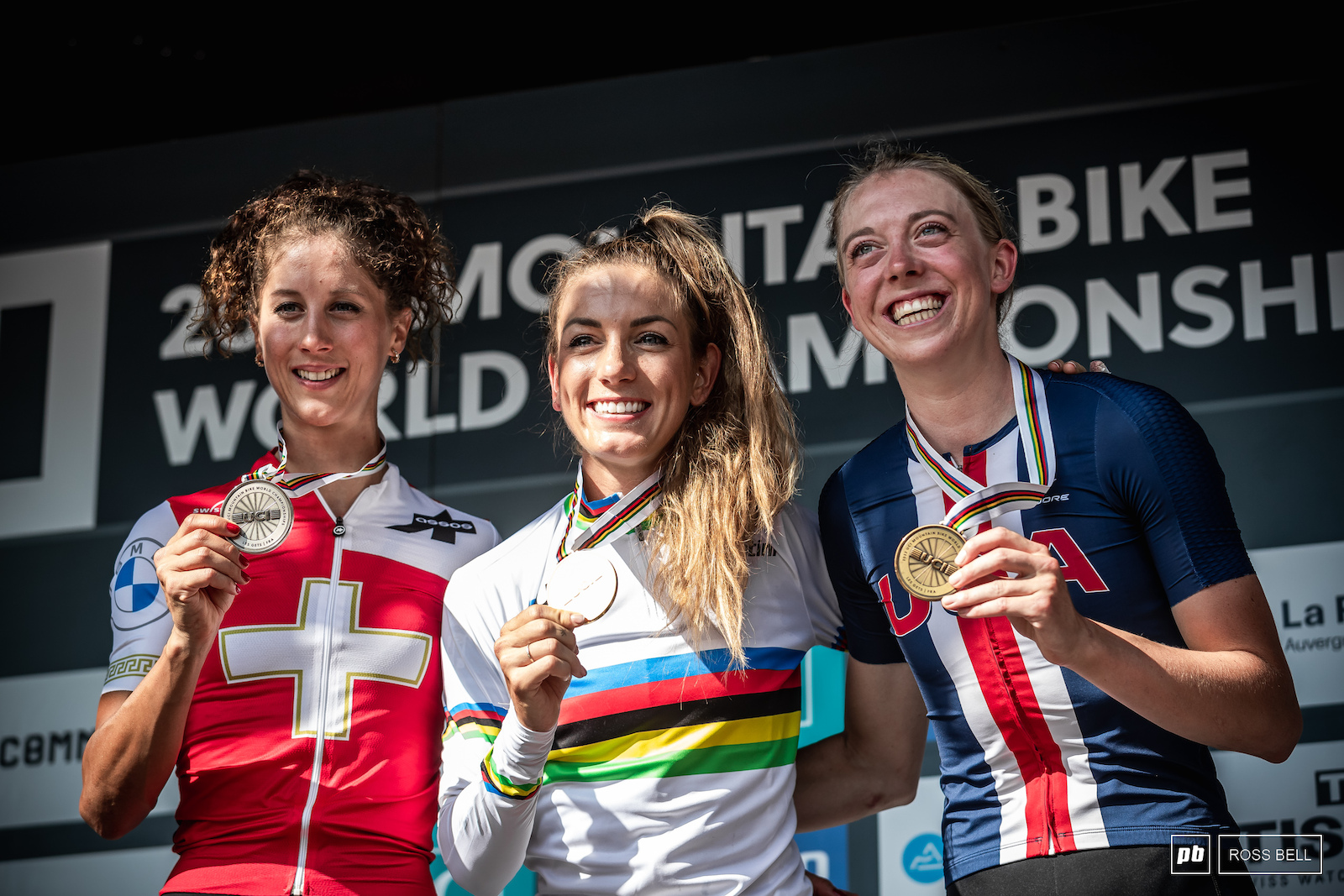Pauline Ferrand Prevot adds another gold medal to her collection as Jolanda Neff picks up silver and Haley Batten the bronze.