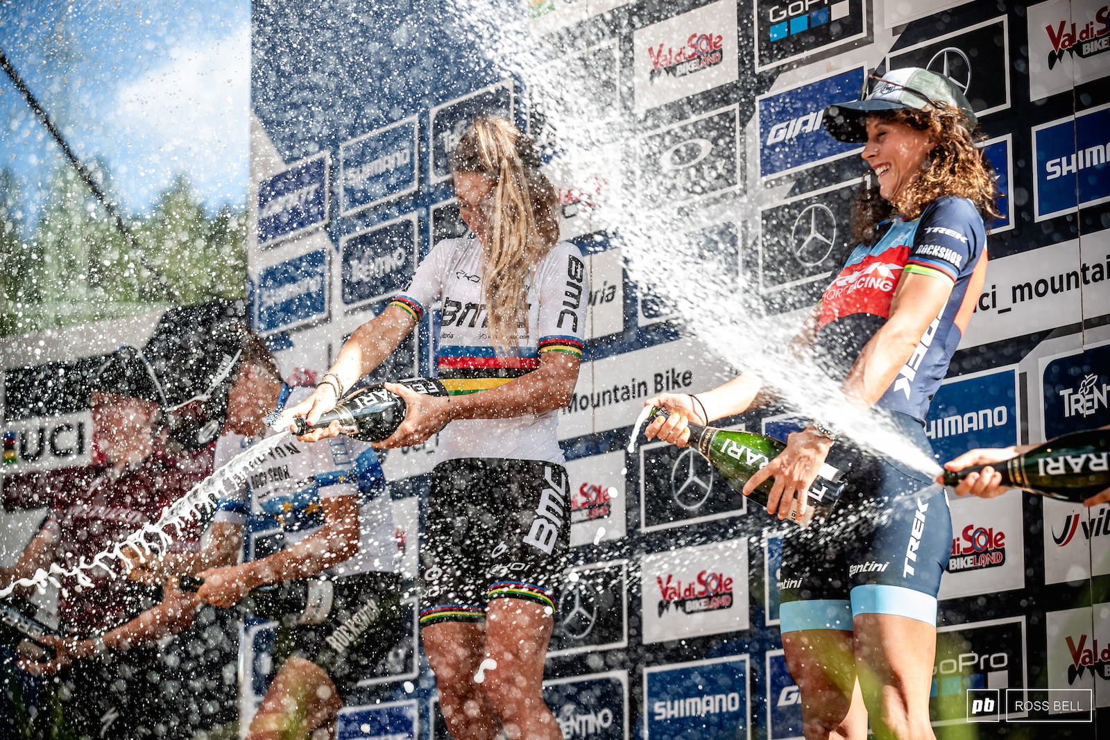 Pauline Ferrand Prevot makes it four wins in as many races between the XCC and XCO disciplines.