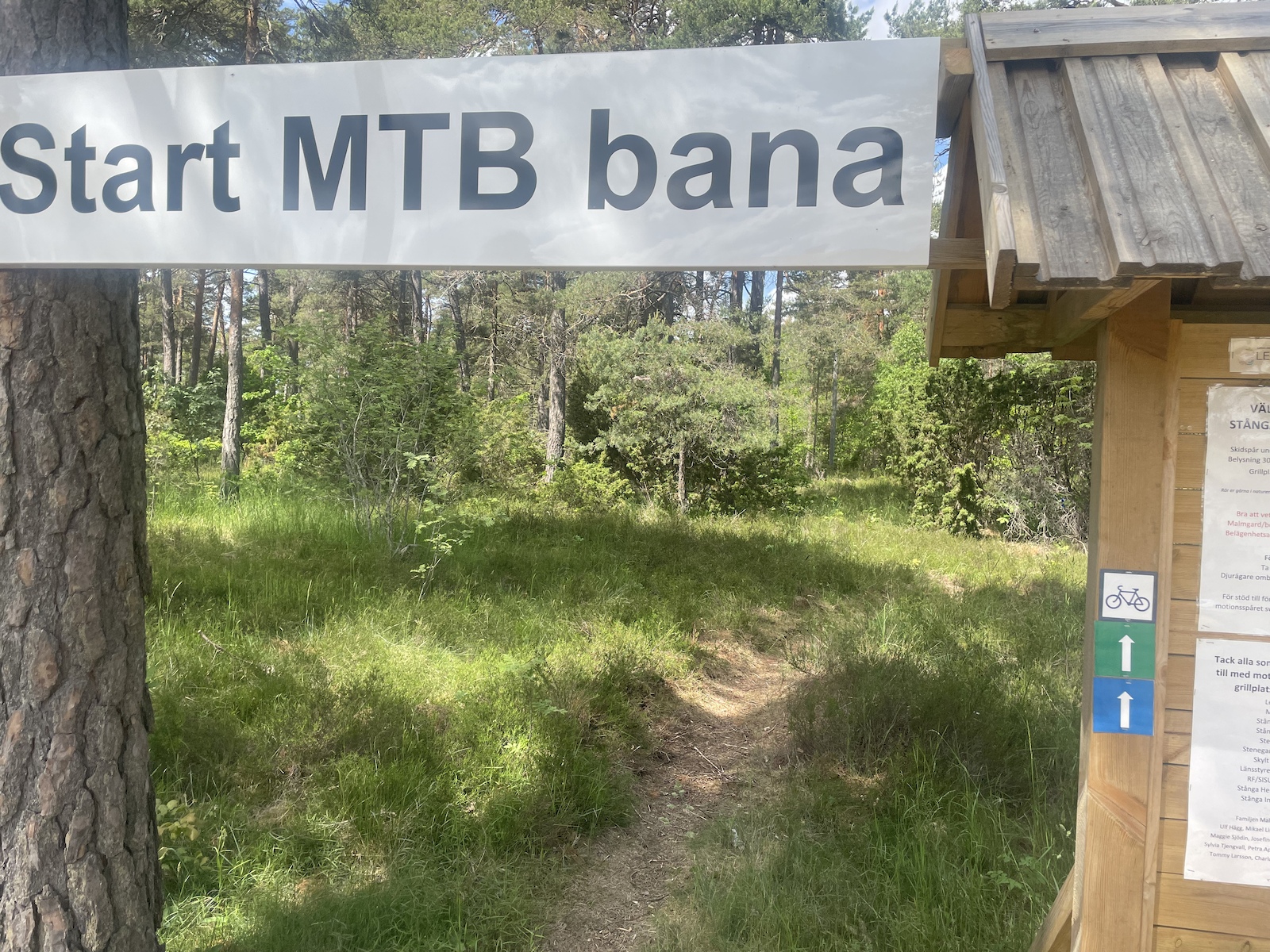 Startplats Grönt och Blått spår I Stånga på Gotland, bakom Malmgard (bowlingbanan)