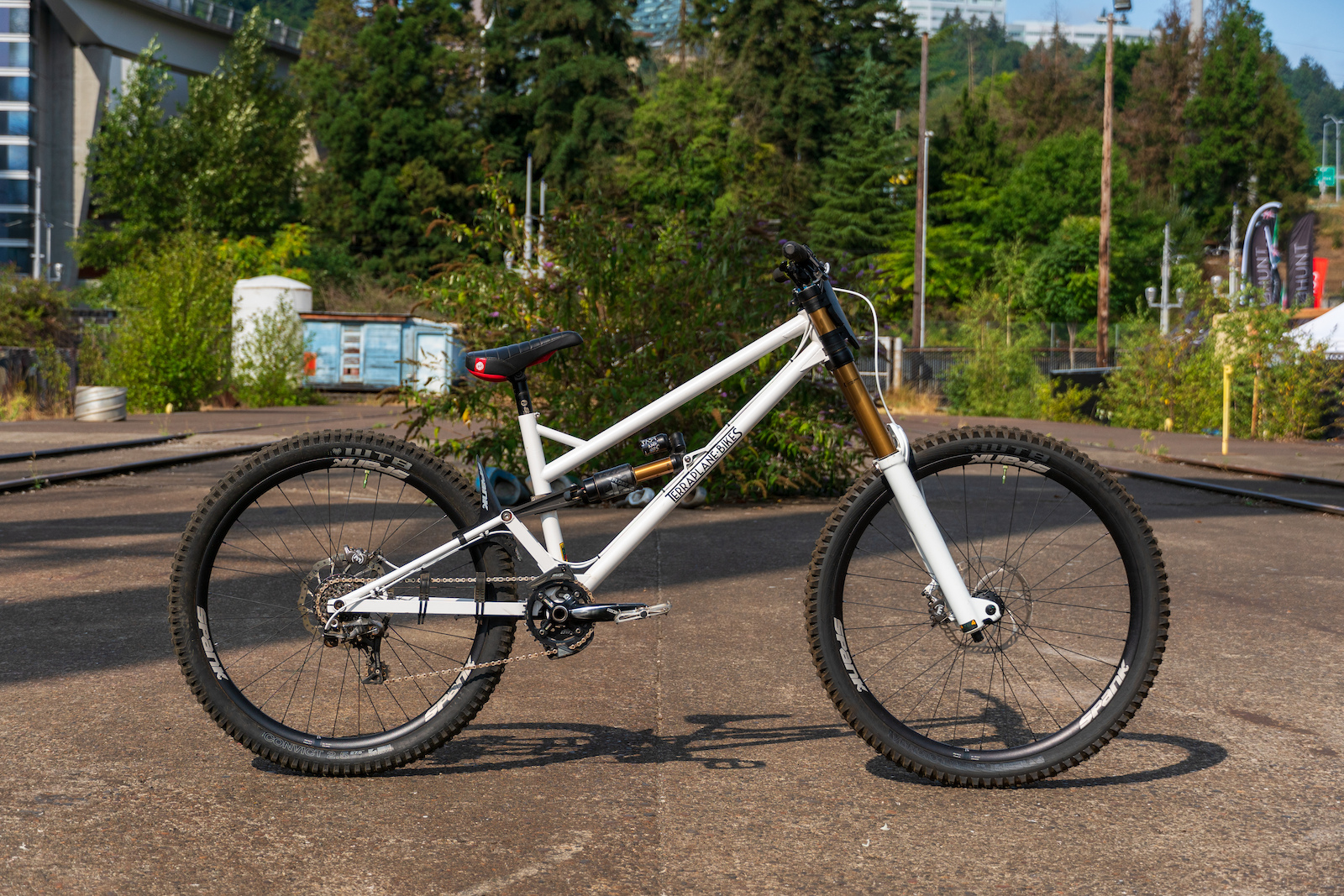 Bike Check: The Terraplane DH1 Uses an Extra-Long Clevis &amp; Sliding 