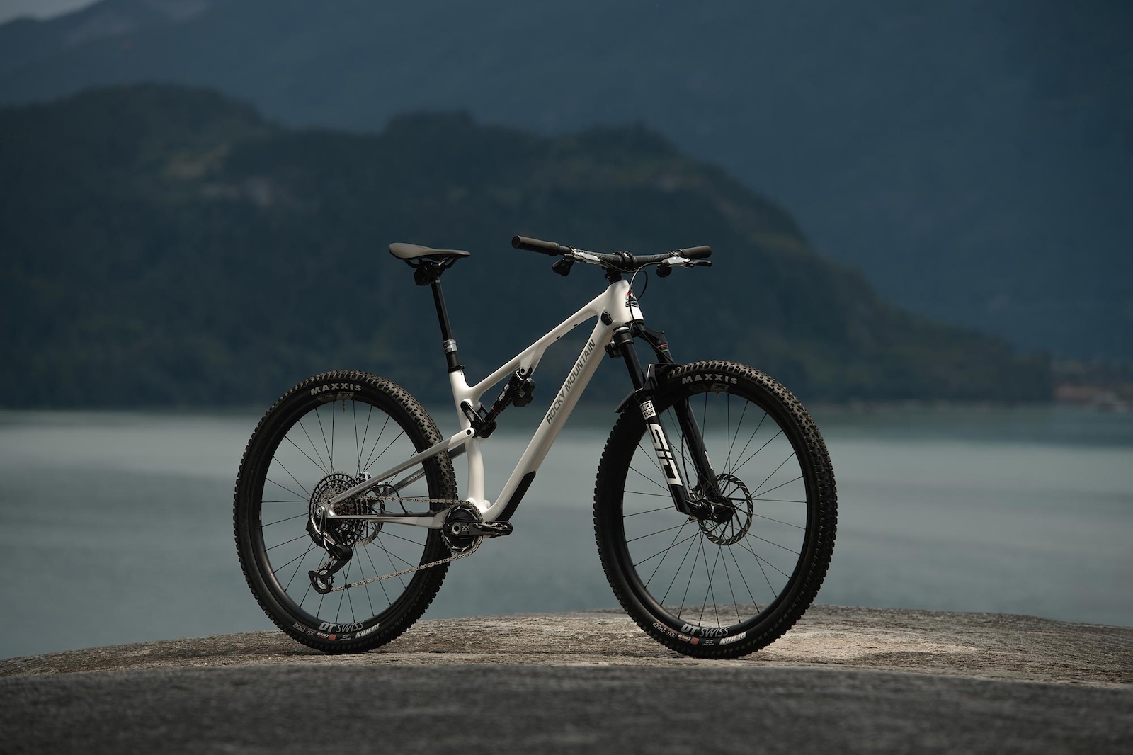 Rocky mountain element carbon 30 deals