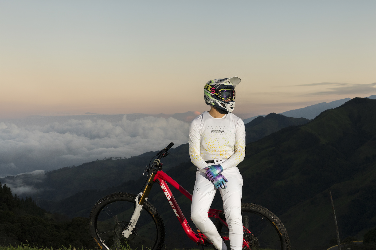 Long time without upload a photo on my pink bike profile

is amazing see that I still in love with my sport