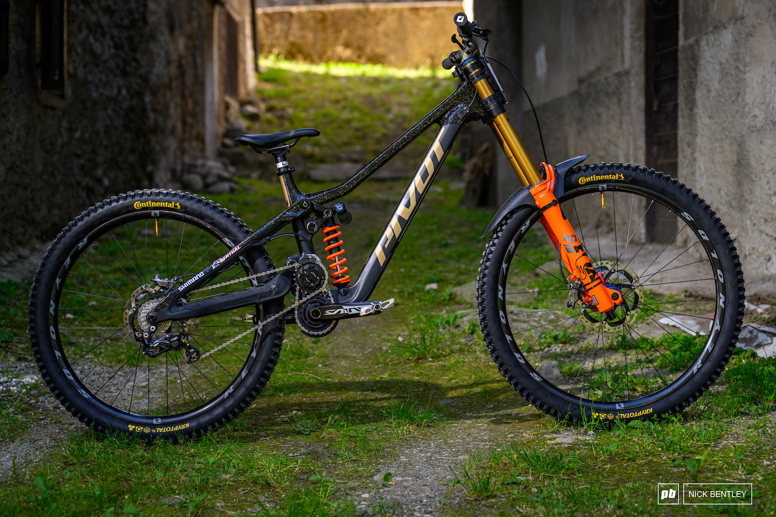 Bike Check: Roger Vieira's Pivot Phoenix Revisited - Pinkbike