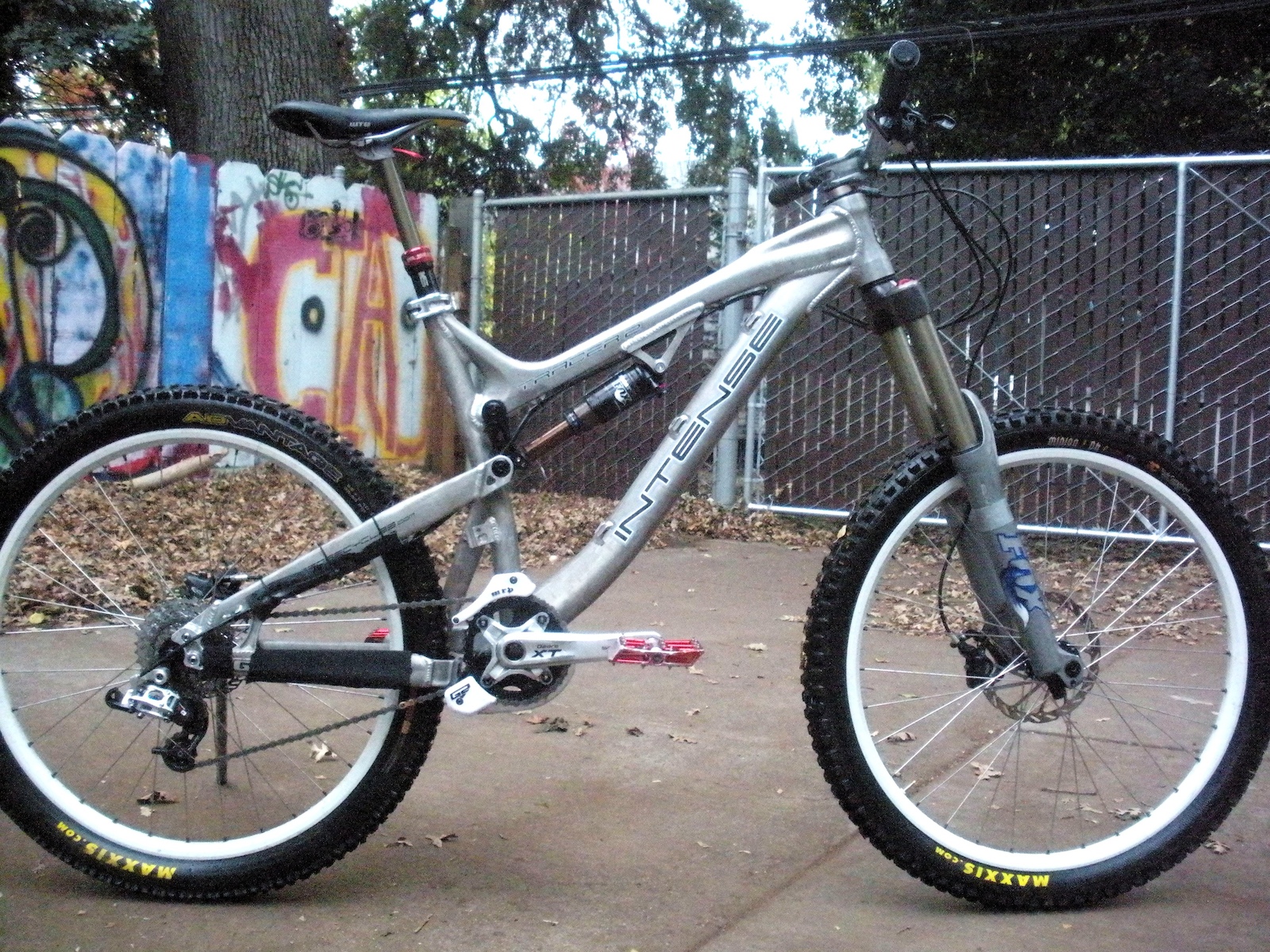 2011 Intense Tracer 2 custom build. weight aprox 32 lbs.