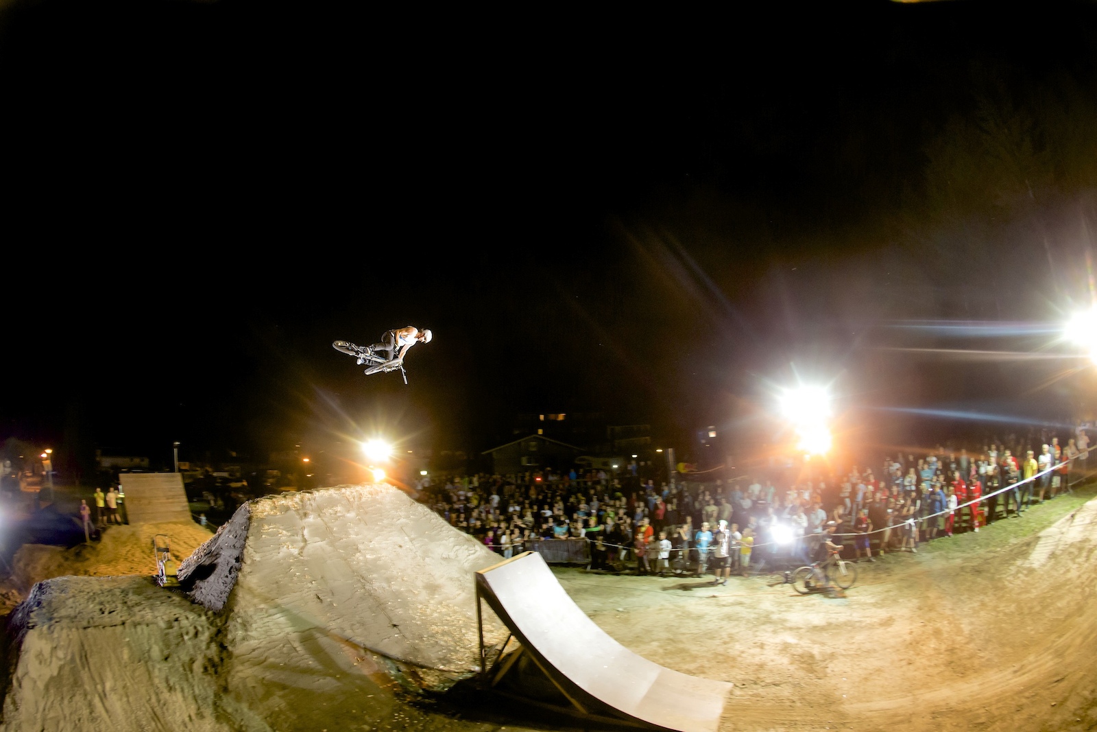 360OneHandTable during the "Trailmaster Challenge" Circus Dirt session. Picture by Markus Greber